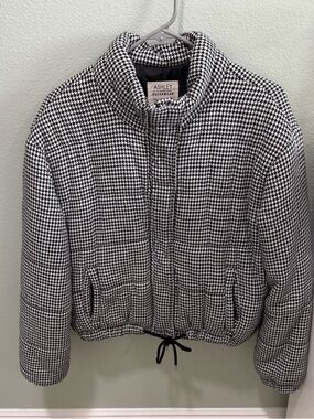 Ashley By 26 International Black & White Houndstooth Zip Jacket